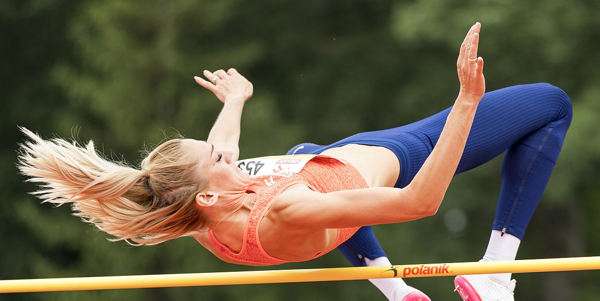 Kamila Lićwinko nad poprzeczką